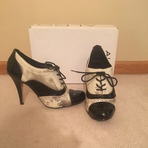 Aldo tuxedo lace up heel
